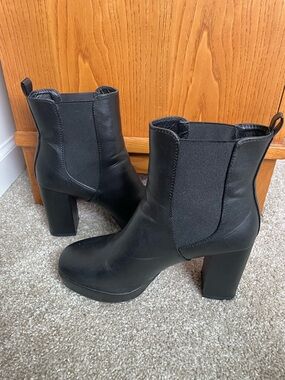 Mia Women's Black Platform Chelsea Ankle Boots